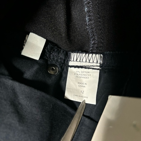 NWT New York & Company Low Rise Flare Leg Cropped Jeans Dark Wash Size 12 - Picture 9 of 12